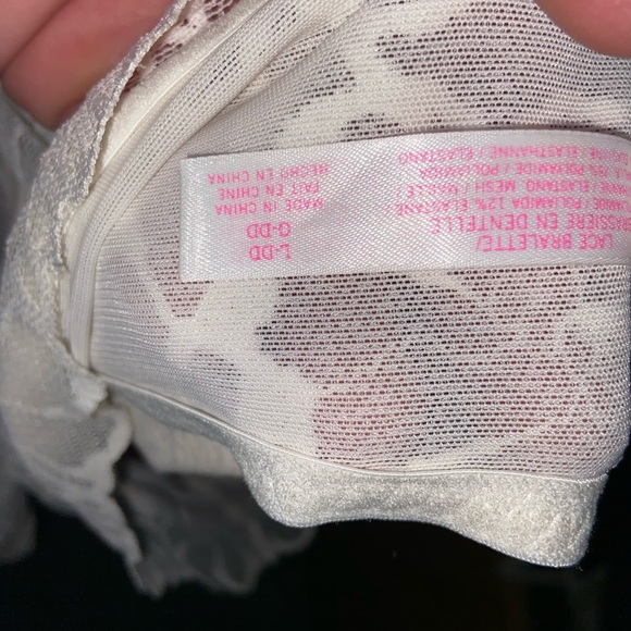 Vs size L says DD but I think a small D or C! - Picture 6 of 6